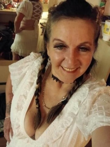 SALT LAKES SEXYMAMA IS HERE FOR ALL UR GUILTY PLEASURES - 1