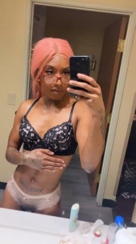 Sunday kitty tight & Wet 🤤😋💦 Juicy FAT clit 🍓💦 Petite & horny 🥵💋 IN & OUTCALL 💕 - 1