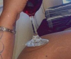 come get this wet pussy daddy! - Image 2