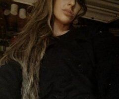 hot white girl - Image 2
