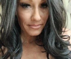 Late night's with Chelsea Good 4 U!🔥💋 - Image 2