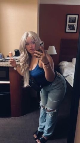 Thick Latina 🍑💦 - 1