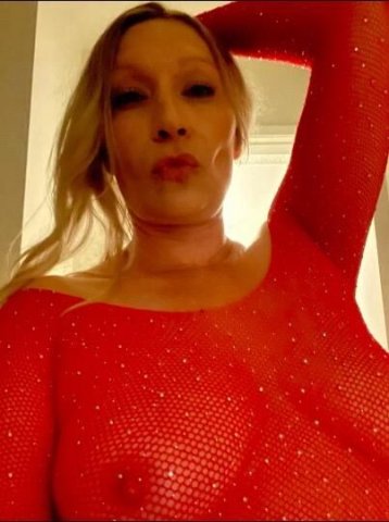 SEXY MATURE BLONDE OUTCALL ONLY - 1
