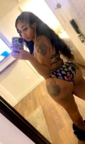 Late Night Session With a Pretty Pornstar 😍 - 1