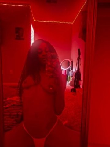 Dark petite women ready to please 🍫 - 1