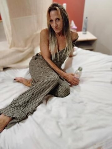 shes back in Encinitas - 1