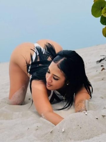 hot latina - 1