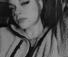 Medford escorts - pEtItE tAtTeD wet n sloppy GiRl NeXt DoOr 😘