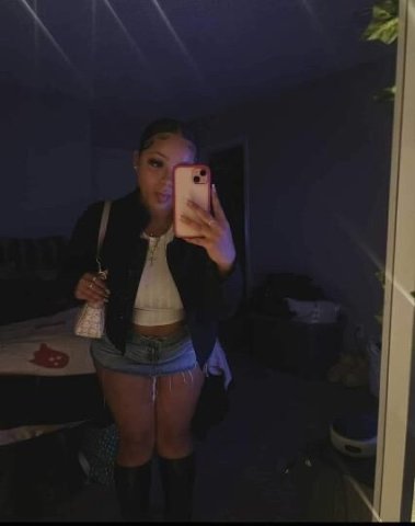 Cute, Thick, & lightskin ✅✅✅ WHAT MORE DO YOU NEED😌 - 1
