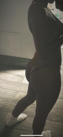In Town for 2ays😘Petite 👅Young and Creamy💦$100 Qv special😘 Incalls and outcalls available - 1