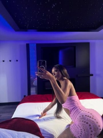 slim thick available 24/7 OUTCALLS only !! - 1
