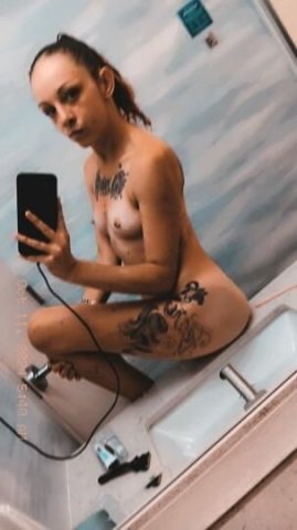 just a fun sized woman looking for someone to cum and play with me - 1