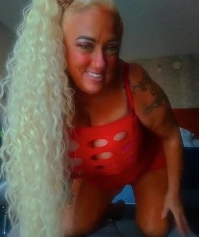 Huge Titts pretty smile - 1