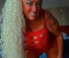 Dallas escorts - Huge Titts pretty smile