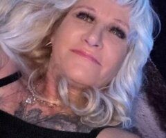 Phoenix escorts - sexy blonde BUBBLE BUTT