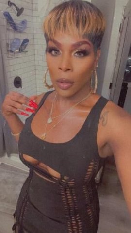 alanaxl im a trans I'm available. - 1