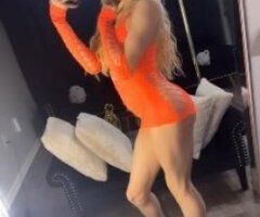 petite blonde - Image 3