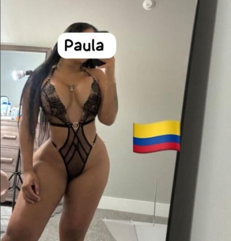 Hermosa y caliente latina - 1