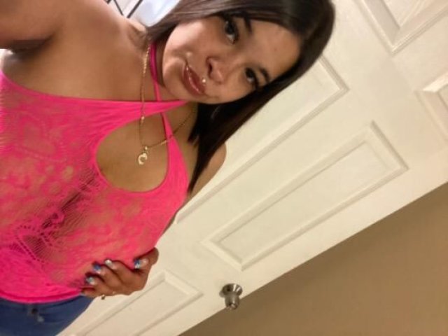 Big Juicy boobies phat wet kitty 💋💦 leaving at 6am come see me while i'm still here 🍯 - 1