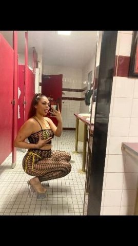 5'3 Slim Curvy Latina 💋 - 1