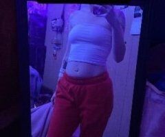 i finally am back !! MILF peaches 🩷😜 i dont rush , i'm actually real , come chat and catch a vibe with me and enjoy eachother - Image 6