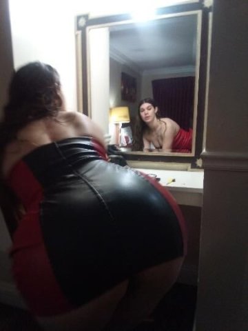SEXXXY EBONY🎉visiting Salinas NOW 2 girls special🥰100% Real and READY downtown Oakland EBONY DOLL & white petite girl - 1