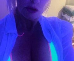 Sexy Blonde Milf - Image 7