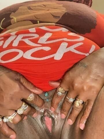YOUR FAV BBW IN CALLS & OUT 15 MIN QV $60 $15 DEPOSIT FOR OUT TEXT ME!! - 1