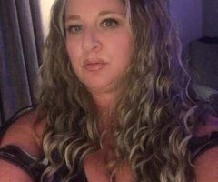 Hot MILF visiting Tulare for a few days - Image 2