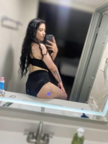 THICCC WHITE PRETTY GIRL! - 1
