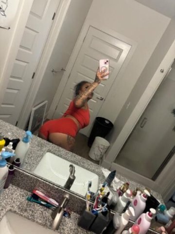 Hot lightskin baddie 😍😍 - 1