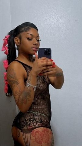 sexy petite light skin 🥰 i verify 😘 - 1