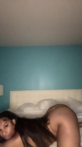 NEW IN TOWN 💋🥰💦💦💦💦BUBBLE BOOTY MIXED Portuguese HERE TO PLEASE YOU BABY - 1