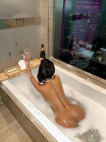 I am a Latina girl ready to please your fantasies - 1