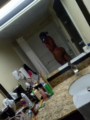 Only mature, honest, and real ass men hit me up. Oh i dont want no young dudes hitting me up. Anyways i don't negotiate about nouthing. it is wat it is. Ty for your time. - 1