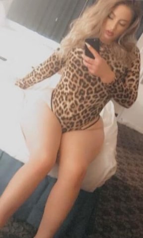 Natural Curvy Beauty - 1