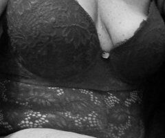 Minneapolis / St. Paul escorts - HOTEL GUESTS - Enjoy a relaxing body-2-body massage in the comforts of your hotel room - Available Late - 48