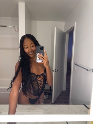 YOUR FAVORITE DISTRACTION 💋 - 21 - 1