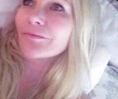 💋- Long Platinum blonde hair ,Natural DDDs 👅 ,full lips high cheek bones with a killer smile that lights up every room/ My personality is upbeat,super friendlywarm I specialize in P-n-P I am UpLate - 43 - Image 8