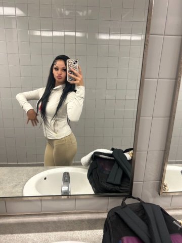 ✨ I’m a fun and friendly woman, ready to make your day brighter! ✨😊🌟💛 - 21 - 1