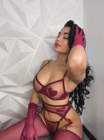 I am a hot and pleasant girl who seeks to satisfy your most secret fantasies educated, fun and sexy - 26 - 1