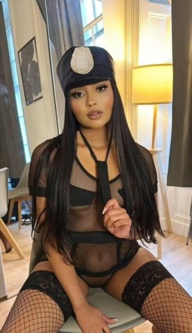 Pretty Brunette Waiting For You - 22 - 1