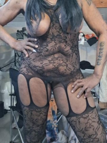l..Serious clients only short stay $100/$150 half an hour 200 an hour 300 I specialize in massages and fetishes video sex also I party at times - 46 - 1