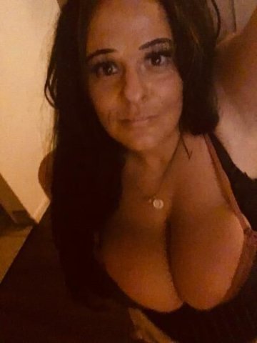 [(79 ROSES NEXT 2 HRS INCALL]]")}CARDATE IS AVAILABLE AND OUTCALL IS AVAILABLE IF YOU UBER ME TO AND FROM YOUR PLACE PLUS OUTCALL ROSES IN THE PAST - 34 - 1