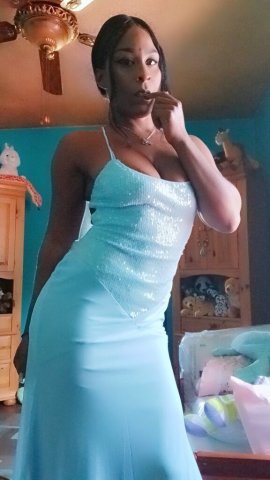 Carmel chocolate looking for a Sugar Daddy - 25 - 1