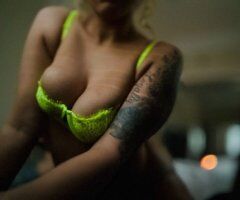 Only outcalls baby 😜🫧 Once I get there, unwrap me and f*** me under the mistletoe 💘 Ho ho ho 🐈💦 - 25 - Image 5