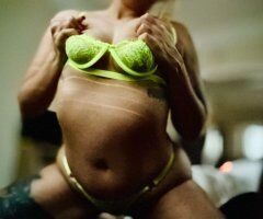 Only outcalls baby 😜🫧 Once I get there, unwrap me and f*** me under the mistletoe 💘 Ho ho ho 🐈💦 - 25 - Image 9