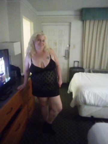 hot mama wants you - 50 - 1