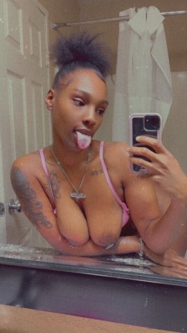mia rose 🥀 - 25 - 1