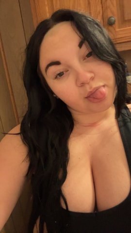spicy white girl conent creator and down for sexuall favors😉 - 22 - 1